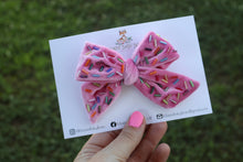 Load image into Gallery viewer, Pink Sprinkles Embellished Velvet Large Everly Bow (Alligator Clip Only)
