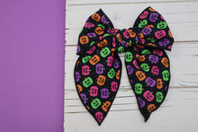 Load image into Gallery viewer, LIGHT UP Bright Pumpkins XL Remi Bow (Alligator Clip Only)
