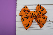 Load image into Gallery viewer, LIGHT UP Jack O’Lantern Faces Large Everly Bow (Alligator Clip Only)
