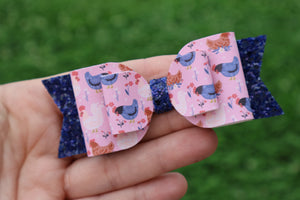 Chic Chickens Large Sophia Bow