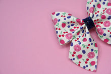 Load image into Gallery viewer, Berry Cute Medium Giana Bow
