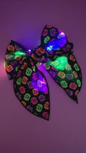 Load and play video in Gallery viewer, LIGHT UP Bright Pumpkins XL Remi Bow (Alligator Clip Only)
