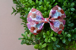 Retro Smiles Wren Bow