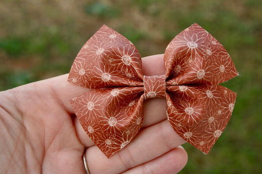 Sketch Floral Wren Bow