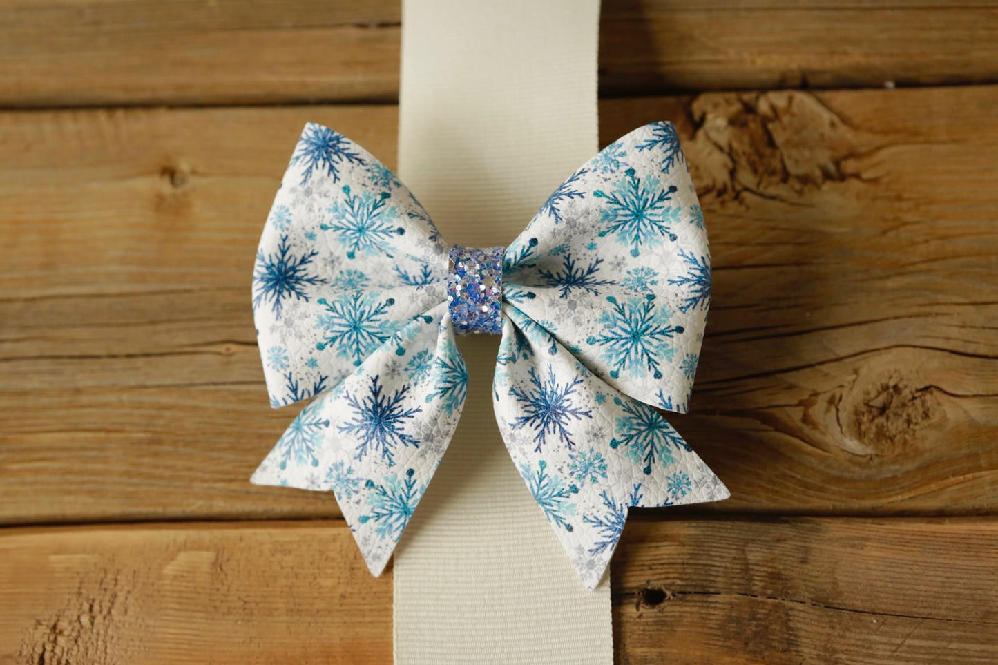 Frosty Snowflakes Maizie Bow