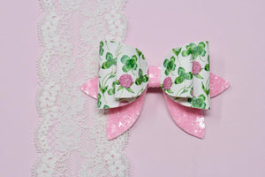 Clover Blossoms Maddie Bow