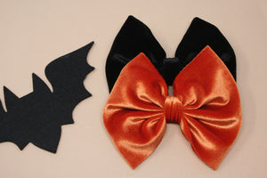 Velvet Capri Bow