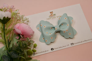 Sky Daisies Bailey Bow