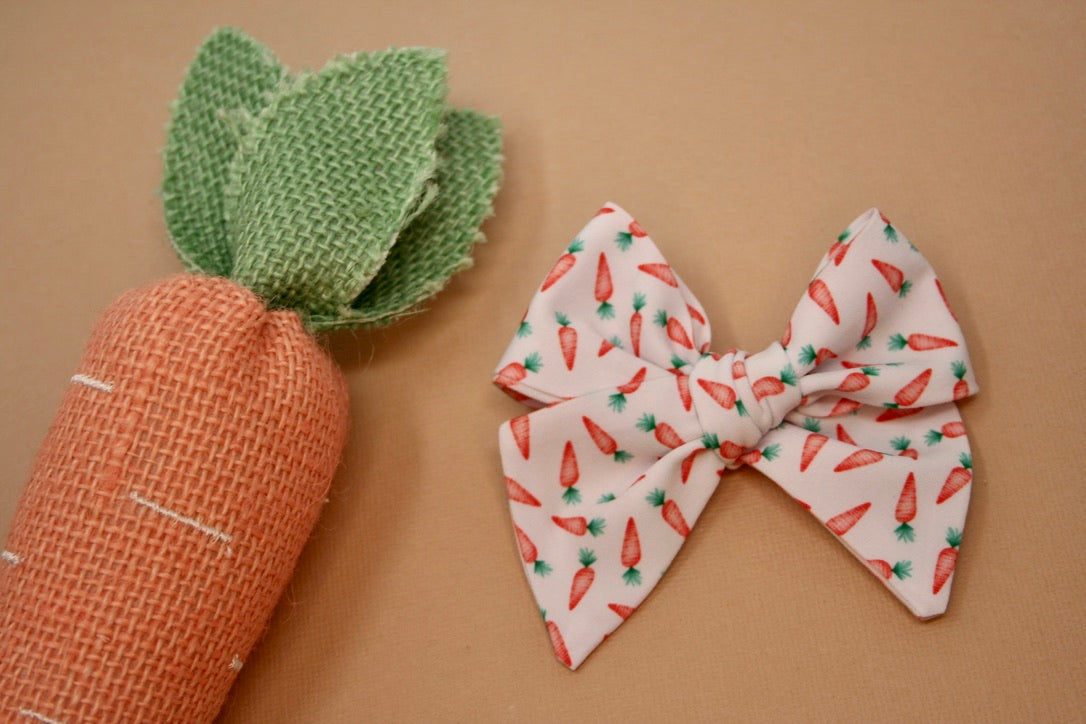 Carrots Large Everly Bow