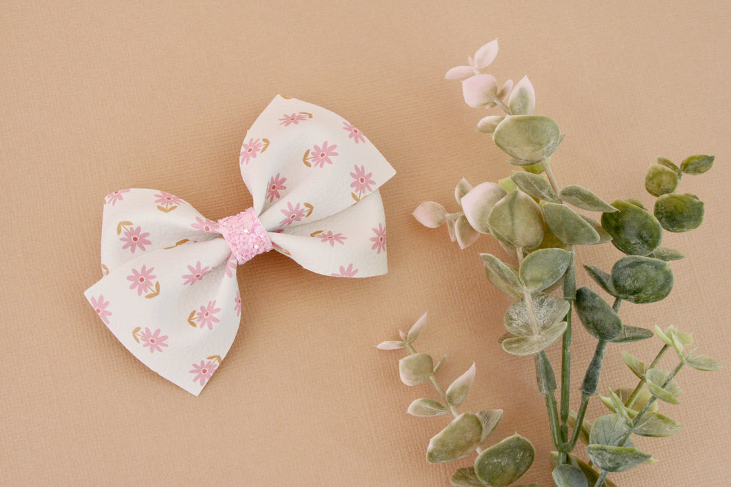 Simple Daisies Jayme Bow