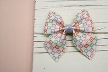 Load image into Gallery viewer, Floral Checkerboard Medium Giana Bow
