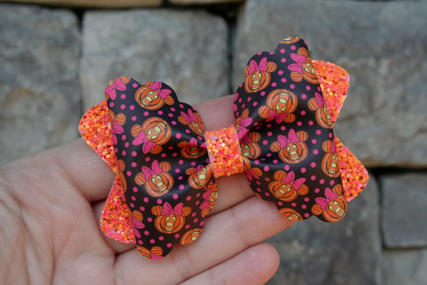 Not-So-Scary Jack-o’-Lanterns Bailey Bow (Glow in the Dark Glitter)