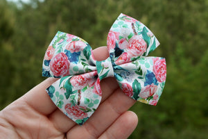 Pink Blush Floral Medium Wren Bow