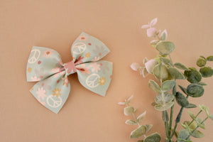 Groovy Girl Wren Bow