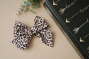 Chic Leopard XL Everly Bow