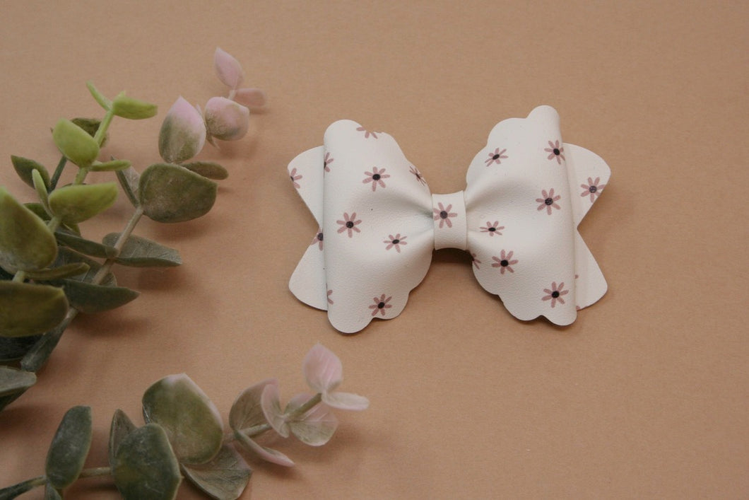 Darling Daisies Baby Bailey Bow